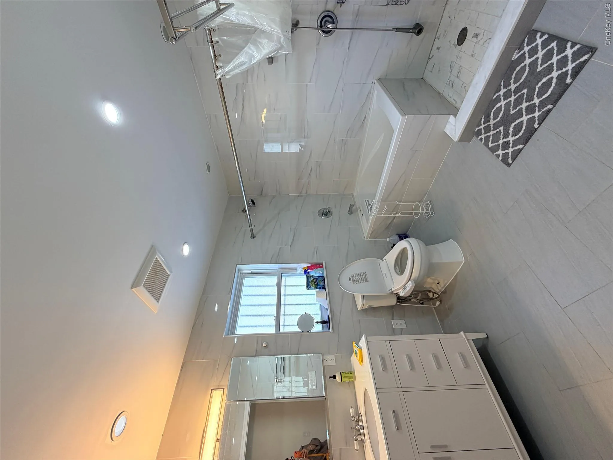3321 Farrington Street, New York, NY, 3 Bedrooms Bedrooms, 5 Rooms Rooms,1 BathroomBathrooms,Residential Lease,For Rent,Farrington,0,1030125 3321 Farrington Street, New York, NY, 3 Bedrooms Bedrooms, 5 Rooms Rooms,1 BathroomBathrooms,Residential Lease,For Rent,Farrington,0,1030125