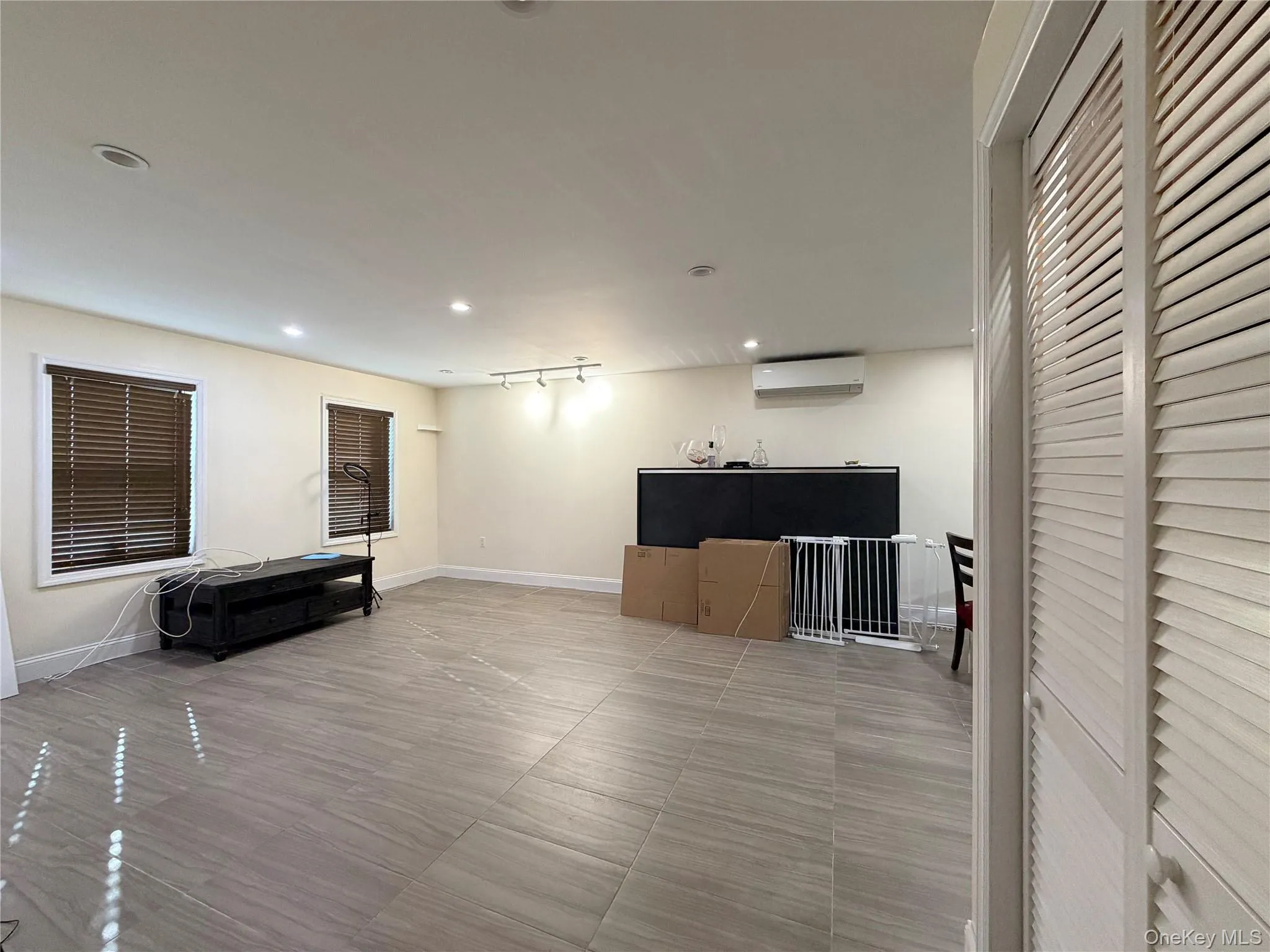 3321 Farrington Street, New York, NY, 3 Bedrooms Bedrooms, 5 Rooms Rooms,1 BathroomBathrooms,Residential Lease,For Rent,Farrington,0,1030125 3321 Farrington Street, New York, NY, 3 Bedrooms Bedrooms, 5 Rooms Rooms,1 BathroomBathrooms,Residential Lease,For Rent,Farrington,0,1030125