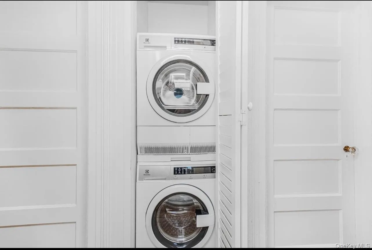 409 261st Street, New York, NY, 4 Bedrooms Bedrooms, 7 Rooms Rooms,1 BathroomBathrooms,Residential Lease,For Rent,261st,0,1030127 409 261st Street, New York, NY, 4 Bedrooms Bedrooms, 7 Rooms Rooms,1 BathroomBathrooms,Residential Lease,For Rent,261st,0,1030127