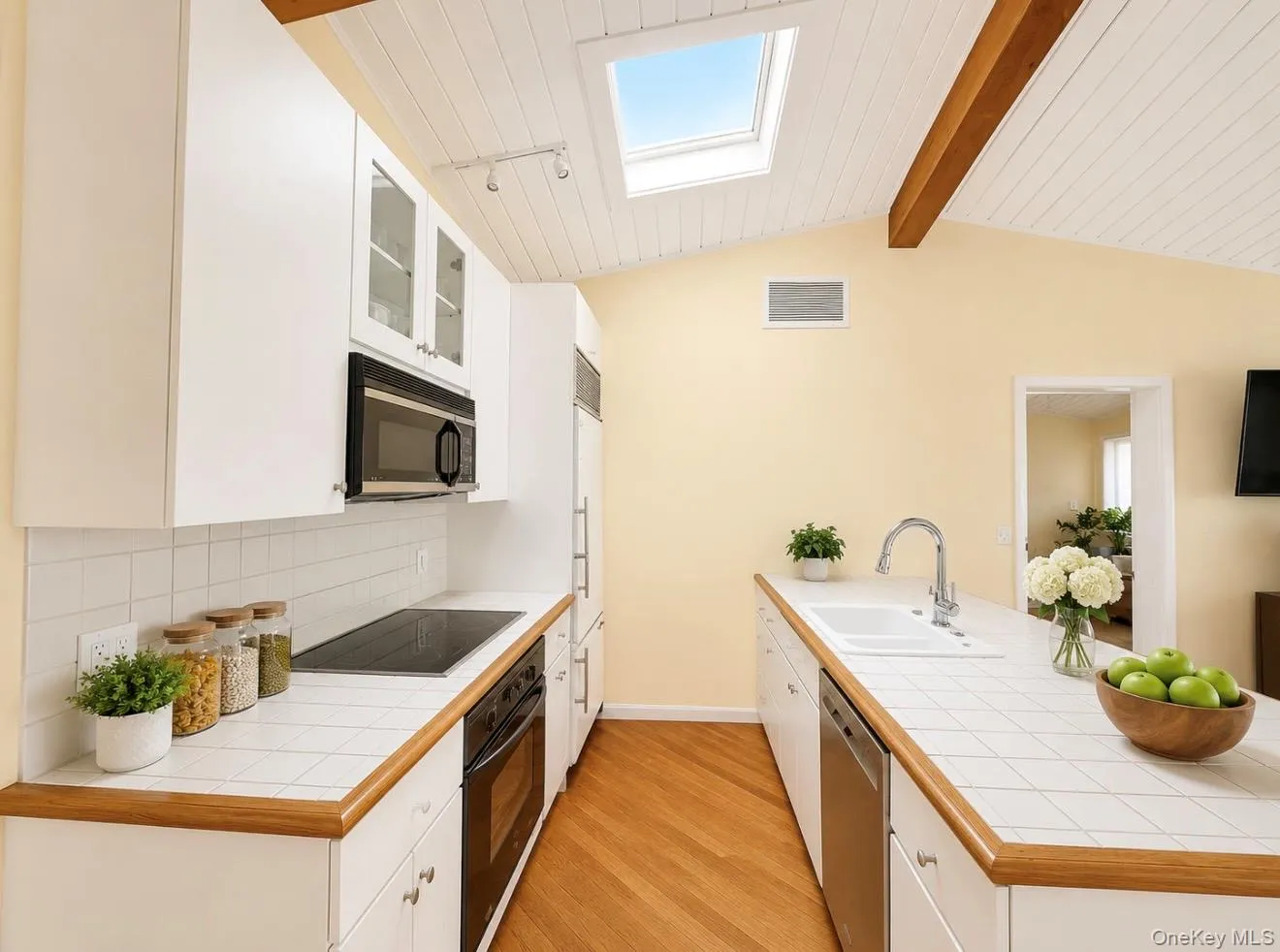 35 Library Avenue, Southampton, NY, 1 Bedroom Bedrooms, 4 Rooms Rooms,1 BathroomBathrooms,Residential,For Rent,Library Avenue,0,1030134 35 Library Avenue, Southampton, NY, 1 Bedroom Bedrooms, 4 Rooms Rooms,1 BathroomBathrooms,Residential,For Rent,Library Avenue,0,1030134