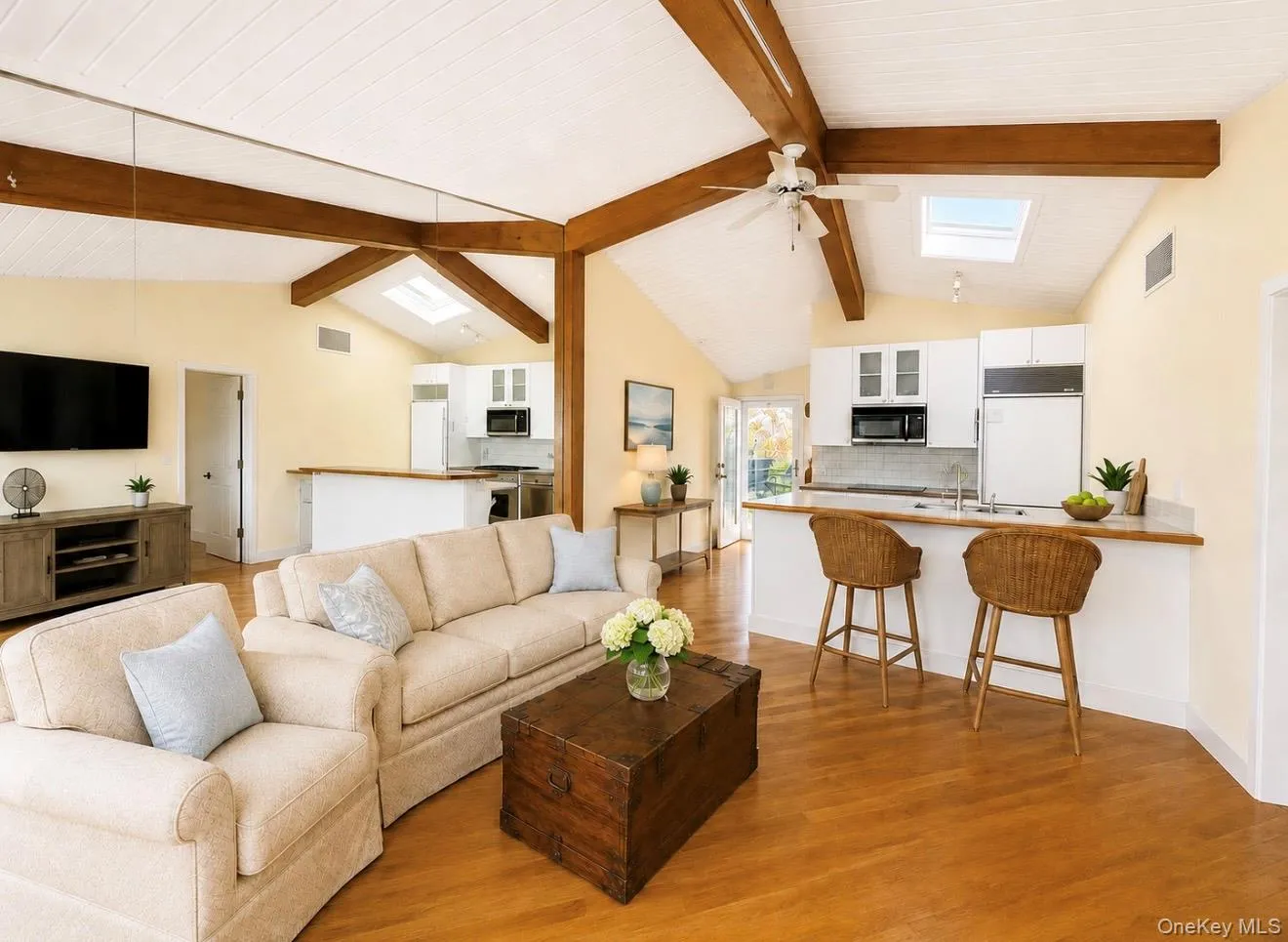35 Library Avenue, Southampton, NY, 1 Bedroom Bedrooms, 4 Rooms Rooms,1 BathroomBathrooms,Residential,For Rent,Library Avenue,0,1030134 35 Library Avenue, Southampton, NY, 1 Bedroom Bedrooms, 4 Rooms Rooms,1 BathroomBathrooms,Residential,For Rent,Library Avenue,0,1030134