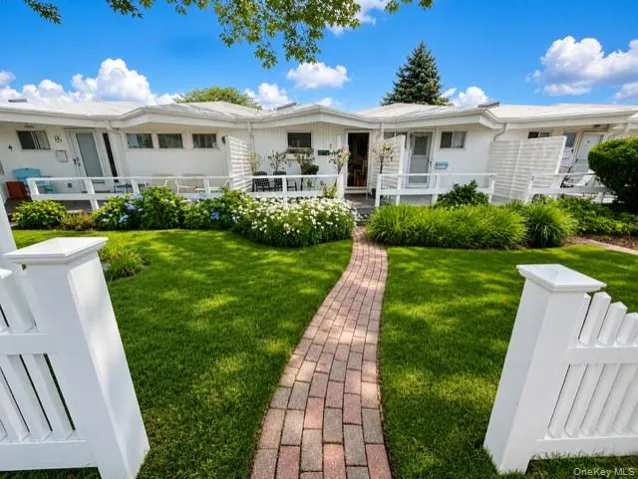 35 Library Avenue Unit 8 R, Southampton, New York 11978