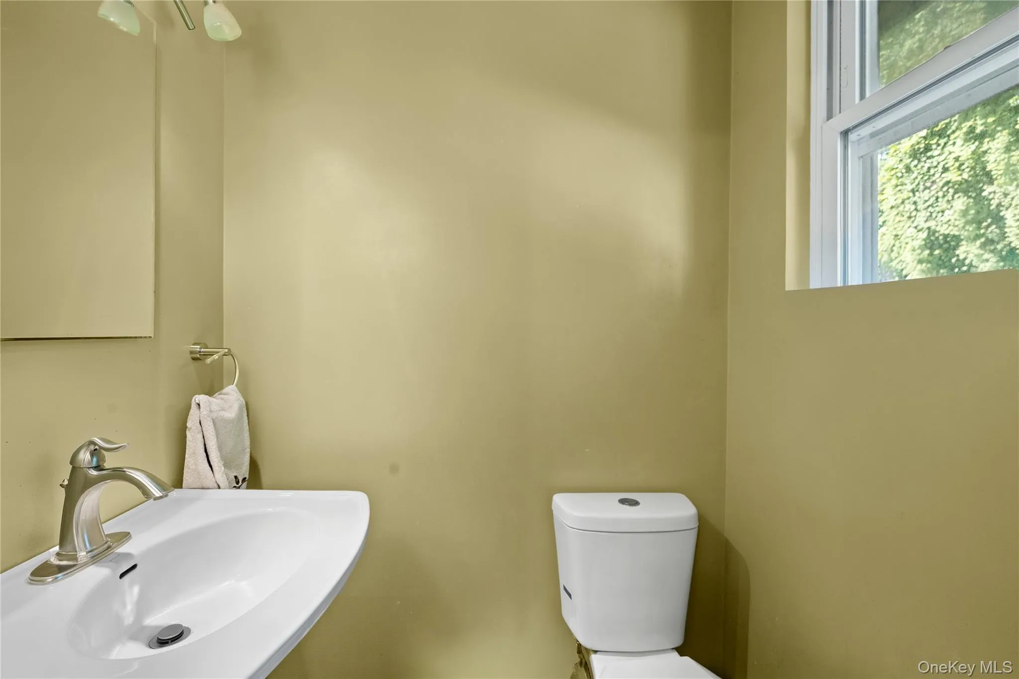 206 Cliff Road, Riverhead, NY, 4 Bedrooms Bedrooms, 9 Rooms Rooms,2 BathroomsBathrooms,Residential,For Rent,Cliff,0,1030137 206 Cliff Road, Riverhead, NY, 4 Bedrooms Bedrooms, 9 Rooms Rooms,2 BathroomsBathrooms,Residential,For Rent,Cliff,0,1030137