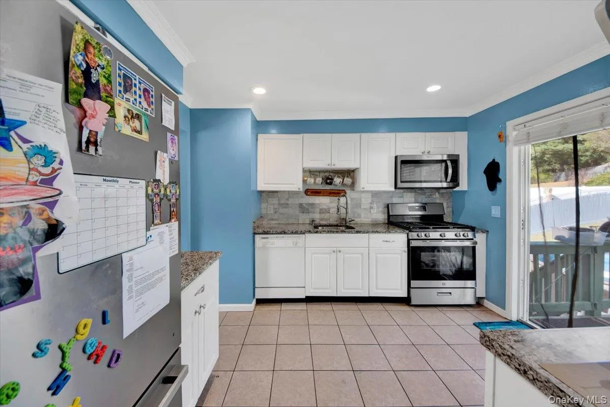 42 Keats Drive, New Windsor, NY, 3 Bedrooms Bedrooms, 8 Rooms Rooms,1 BathroomBathrooms,Residential,For Rent,Keats,0,1030142 42 Keats Drive, New Windsor, NY, 3 Bedrooms Bedrooms, 8 Rooms Rooms,1 BathroomBathrooms,Residential,For Rent,Keats,0,1030142