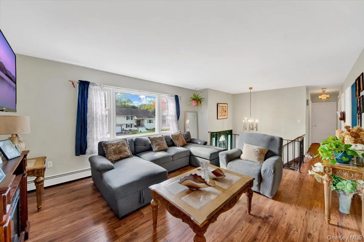 42 Keats Drive, New Windsor, NY, 3 Bedrooms Bedrooms, 8 Rooms Rooms,1 BathroomBathrooms,Residential,For Rent,Keats,0,1030142 42 Keats Drive, New Windsor, NY, 3 Bedrooms Bedrooms, 8 Rooms Rooms,1 BathroomBathrooms,Residential,For Rent,Keats,0,1030142