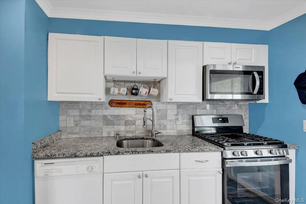 42 Keats Drive, New Windsor, NY, 3 Bedrooms Bedrooms, 8 Rooms Rooms,1 BathroomBathrooms,Residential,For Rent,Keats,0,1030142 42 Keats Drive, New Windsor, NY, 3 Bedrooms Bedrooms, 8 Rooms Rooms,1 BathroomBathrooms,Residential,For Rent,Keats,0,1030142