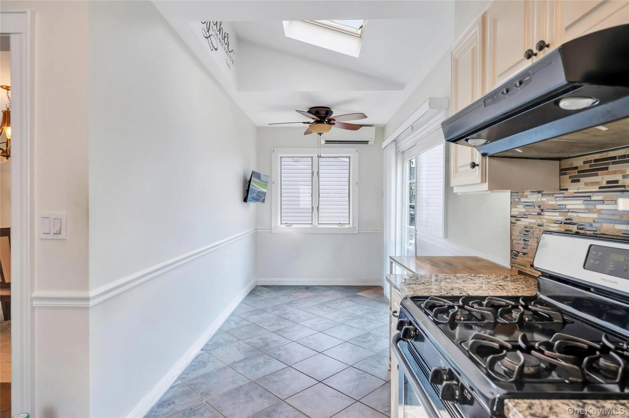 232 Locust Street, Hempstead, NY, 3 Bedrooms Bedrooms, 8 Rooms Rooms,1 BathroomBathrooms,Residential,For Rent,Locust,0,1030153 232 Locust Street, Hempstead, NY, 3 Bedrooms Bedrooms, 8 Rooms Rooms,1 BathroomBathrooms,Residential,For Rent,Locust,0,1030153