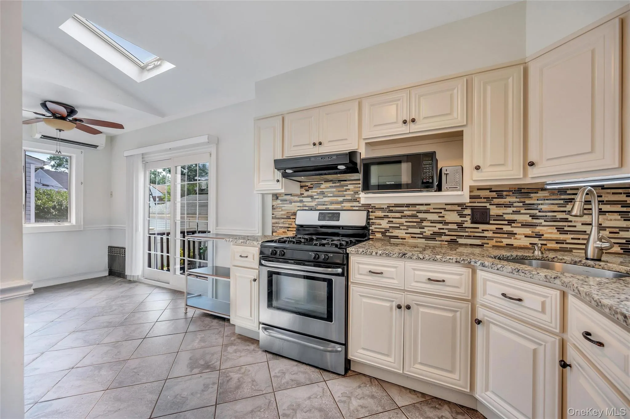 232 Locust Street, Hempstead, NY, 3 Bedrooms Bedrooms, 8 Rooms Rooms,1 BathroomBathrooms,Residential,For Rent,Locust,0,1030153 232 Locust Street, Hempstead, NY, 3 Bedrooms Bedrooms, 8 Rooms Rooms,1 BathroomBathrooms,Residential,For Rent,Locust,0,1030153