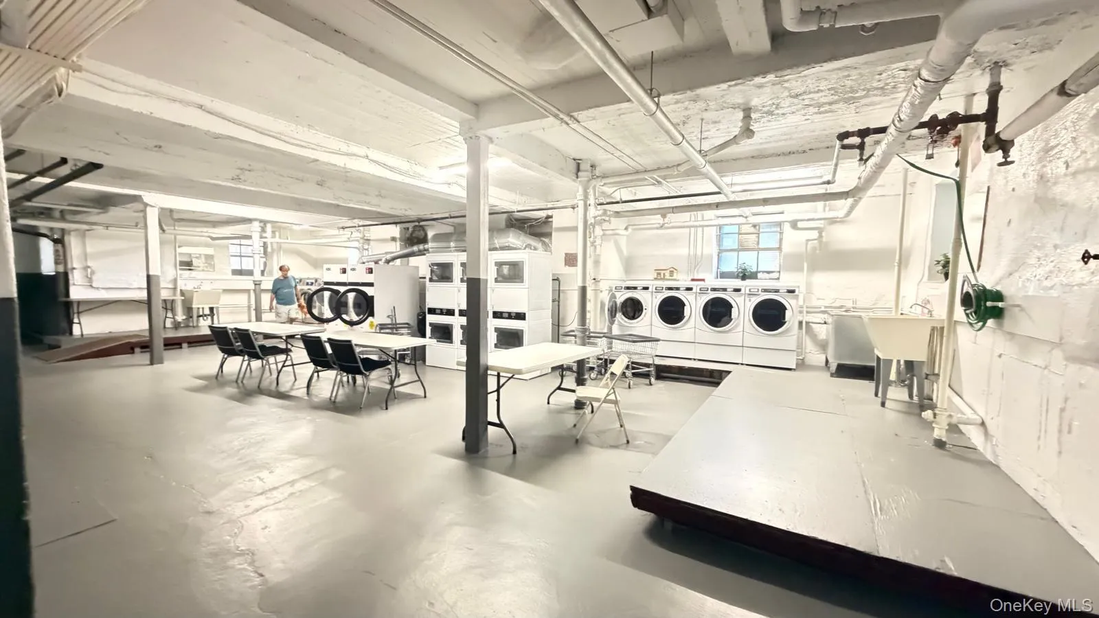 61-41 Saunders Street, New York, NY, 3 Rooms Rooms,1 BathroomBathrooms,Residential,For Rent,Saunders,0,1030156 61-41 Saunders Street, New York, NY, 3 Rooms Rooms,1 BathroomBathrooms,Residential,For Rent,Saunders,0,1030156