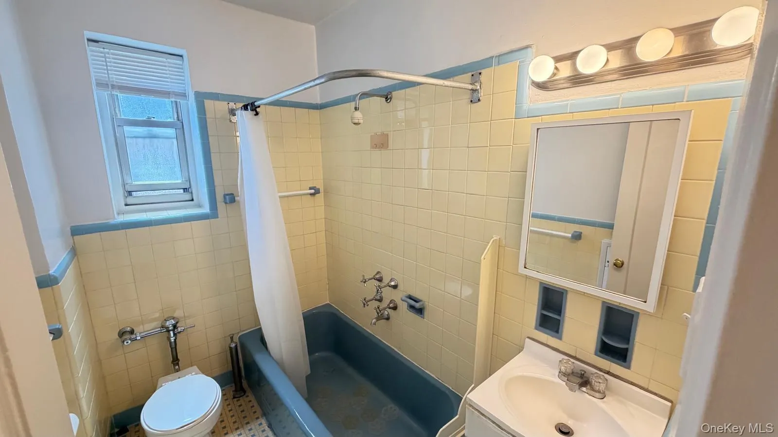 61-41 Saunders Street, New York, NY, 3 Rooms Rooms,1 BathroomBathrooms,Residential,For Rent,Saunders,0,1030156 61-41 Saunders Street, New York, NY, 3 Rooms Rooms,1 BathroomBathrooms,Residential,For Rent,Saunders,0,1030156
