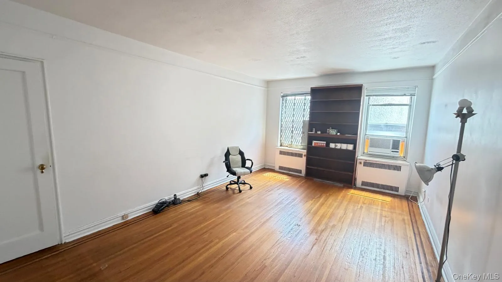 61-41 Saunders Street, New York, NY, 3 Rooms Rooms,1 BathroomBathrooms,Residential,For Rent,Saunders,0,1030156 61-41 Saunders Street, New York, NY, 3 Rooms Rooms,1 BathroomBathrooms,Residential,For Rent,Saunders,0,1030156