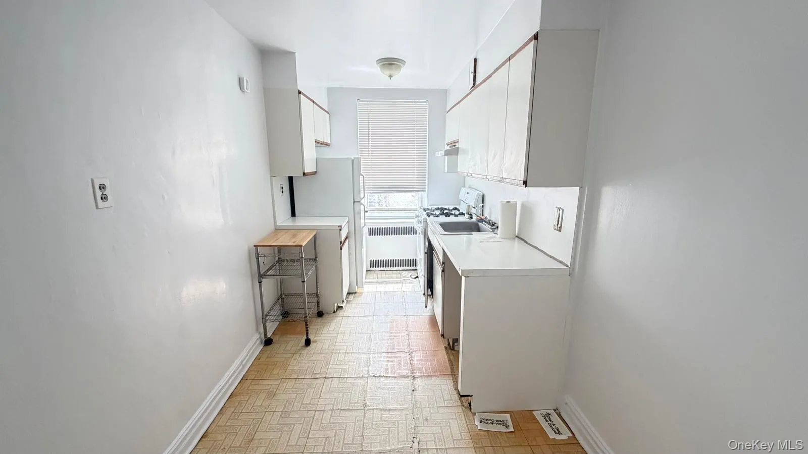 61-41 Saunders Street, New York, NY, 3 Rooms Rooms,1 BathroomBathrooms,Residential,For Rent,Saunders,0,1030156 61-41 Saunders Street, New York, NY, 3 Rooms Rooms,1 BathroomBathrooms,Residential,For Rent,Saunders,0,1030156