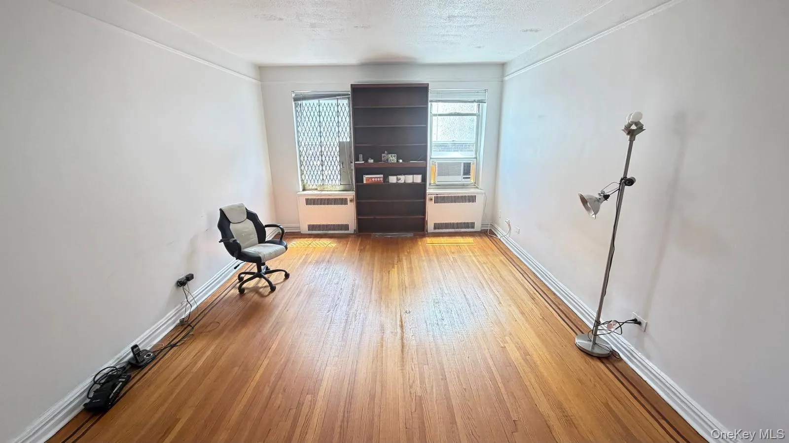 61-41 Saunders Street, New York, NY, 3 Rooms Rooms,1 BathroomBathrooms,Residential,For Rent,Saunders,0,1030156 61-41 Saunders Street, New York, NY, 3 Rooms Rooms,1 BathroomBathrooms,Residential,For Rent,Saunders,0,1030156