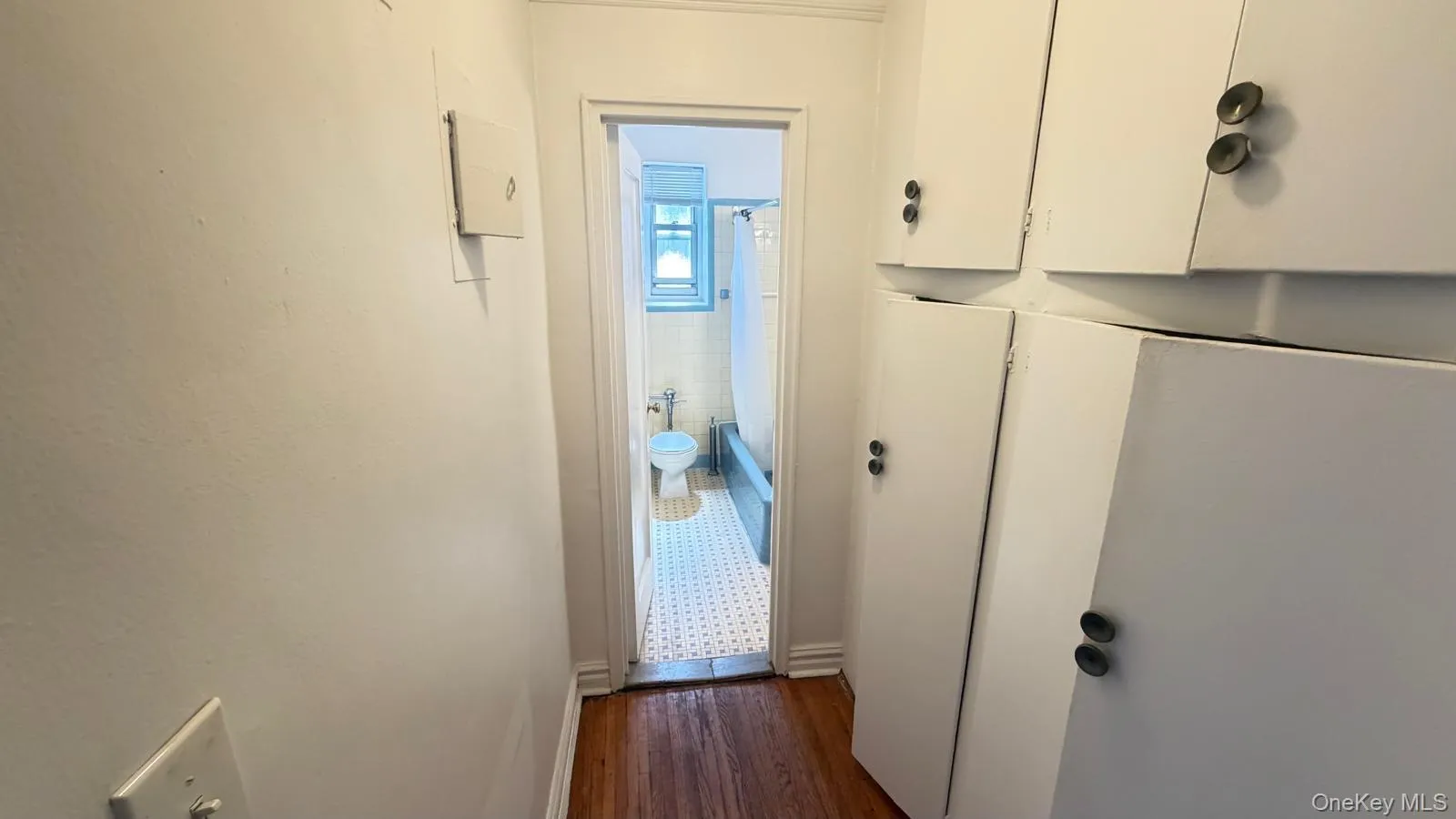 61-41 Saunders Street, New York, NY, 3 Rooms Rooms,1 BathroomBathrooms,Residential,For Rent,Saunders,0,1030156 61-41 Saunders Street, New York, NY, 3 Rooms Rooms,1 BathroomBathrooms,Residential,For Rent,Saunders,0,1030156