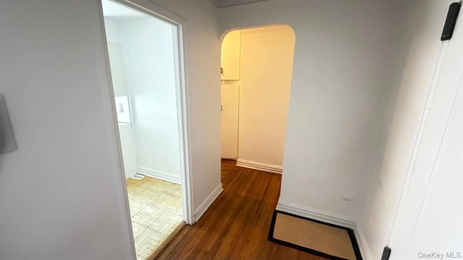 61-41 Saunders Street, New York, NY, 3 Rooms Rooms,1 BathroomBathrooms,Residential,For Rent,Saunders,0,1030156 61-41 Saunders Street, New York, NY, 3 Rooms Rooms,1 BathroomBathrooms,Residential,For Rent,Saunders,0,1030156