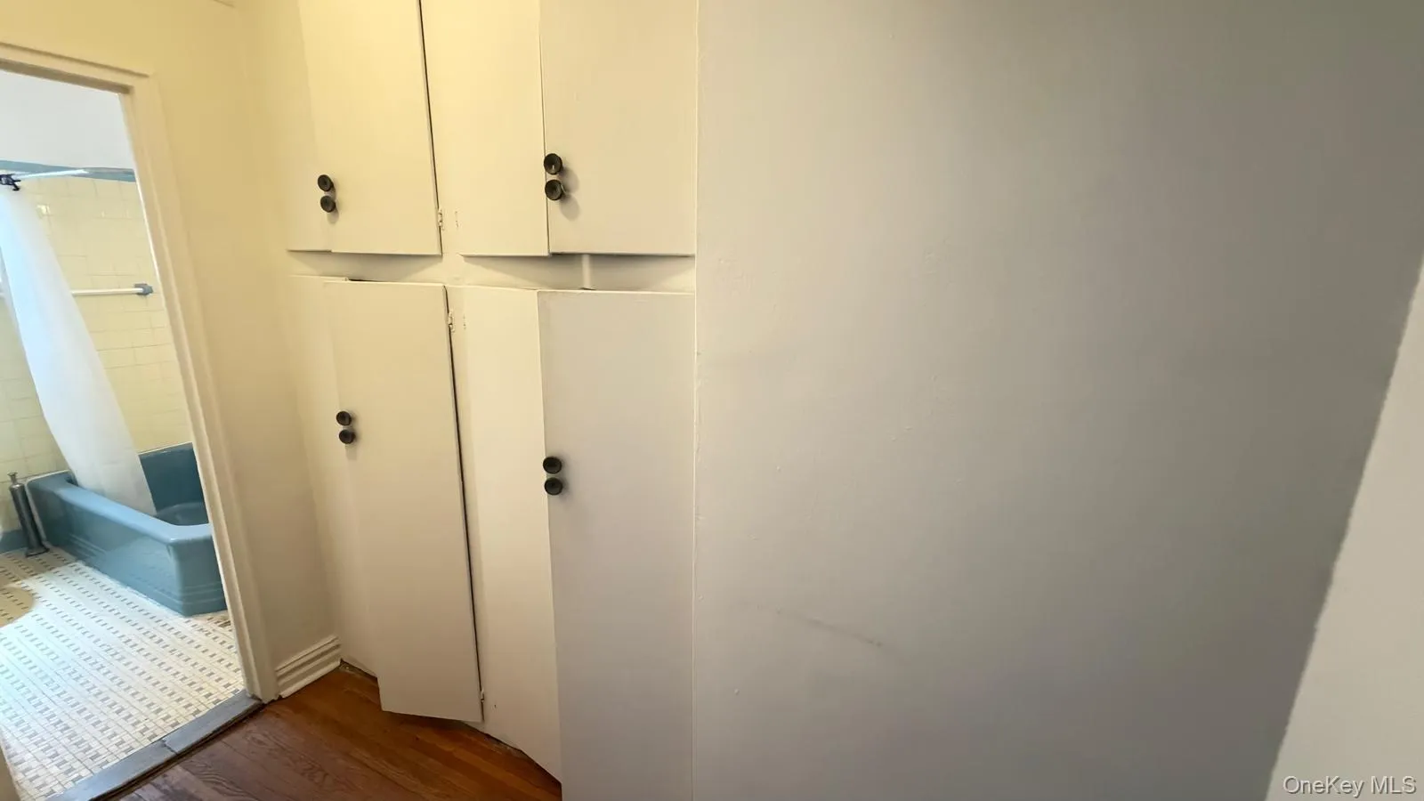 61-41 Saunders Street, New York, NY, 3 Rooms Rooms,1 BathroomBathrooms,Residential,For Rent,Saunders,0,1030156 61-41 Saunders Street, New York, NY, 3 Rooms Rooms,1 BathroomBathrooms,Residential,For Rent,Saunders,0,1030156