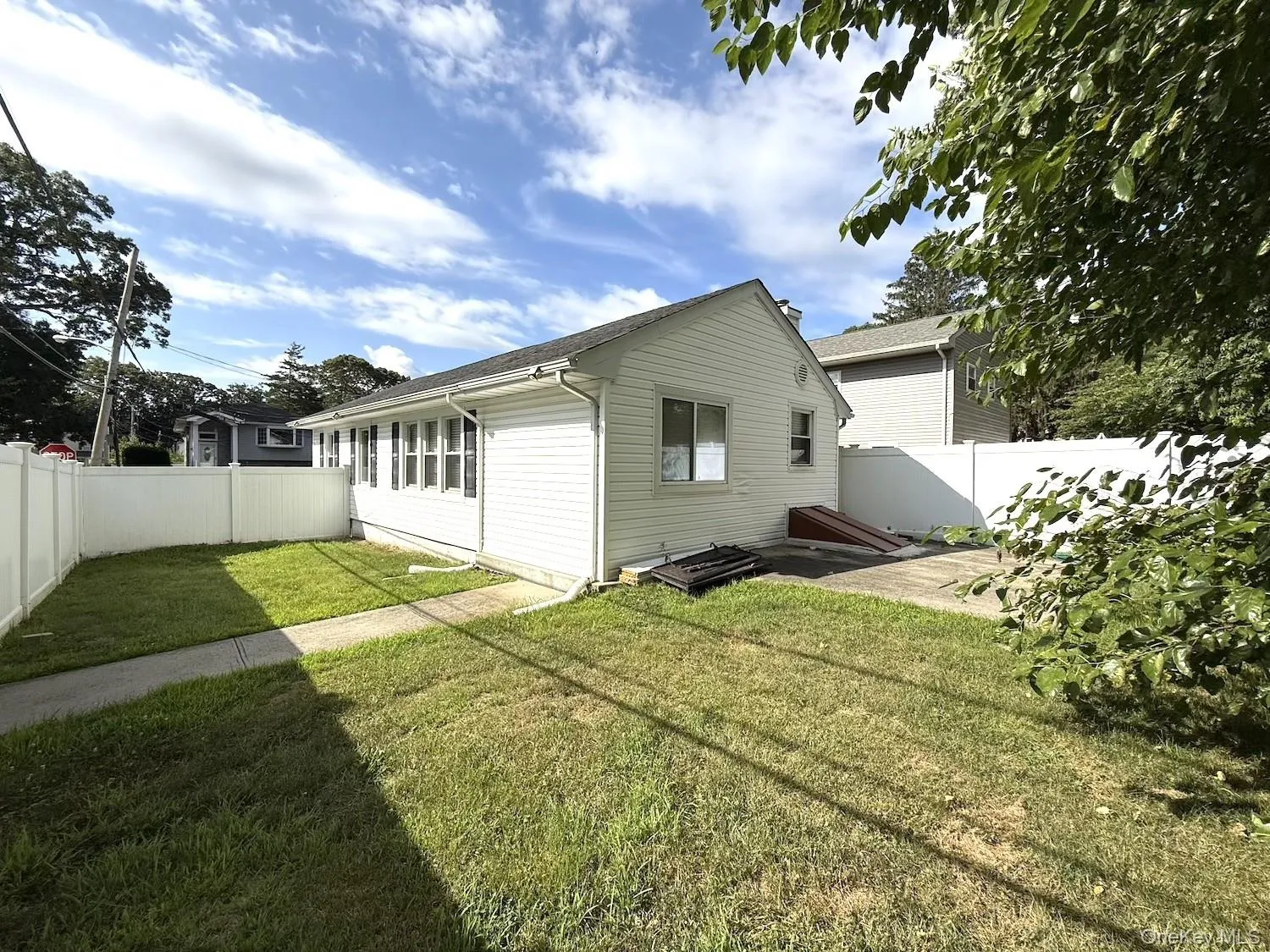 21 Kingdom Court, Islip, NY, 2 Bedrooms Bedrooms, 4 Rooms Rooms,1 BathroomBathrooms,Residential Lease,For Rent,Kingdom,0,1030157 21 Kingdom Court, Islip, NY, 2 Bedrooms Bedrooms, 4 Rooms Rooms,1 BathroomBathrooms,Residential Lease,For Rent,Kingdom,0,1030157