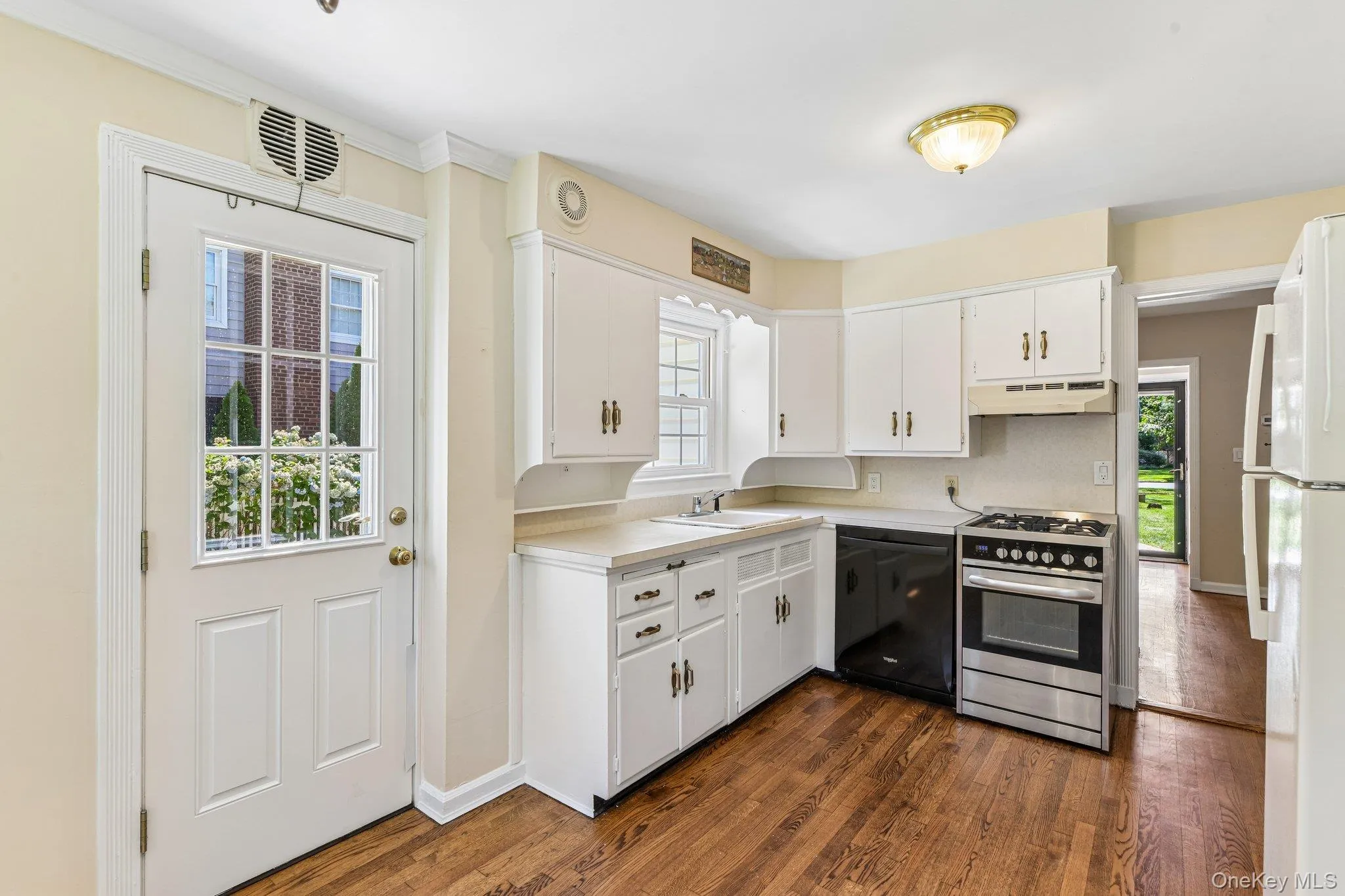 93 Transverse Road, Hempstead, NY, 3 Bedrooms Bedrooms, 6 Rooms Rooms,2 BathroomsBathrooms,Residential,For Rent,Transverse,0,1030159 93 Transverse Road, Hempstead, NY, 3 Bedrooms Bedrooms, 6 Rooms Rooms,2 BathroomsBathrooms,Residential,For Rent,Transverse,0,1030159