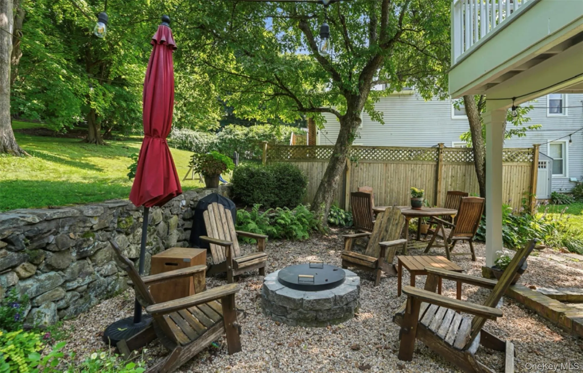 Peaceful private patio with barbecue Peaceful private patio with barbecue