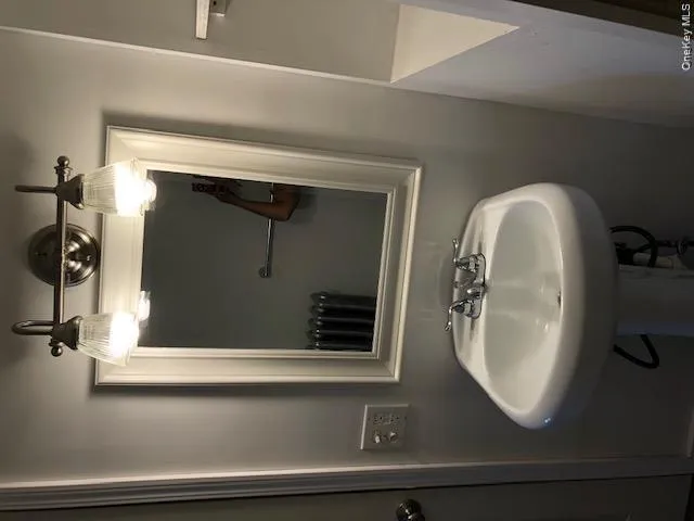 13 Benton Avenue, Middletown, NY, 1 Bedroom Bedrooms, 3 Rooms Rooms,1 BathroomBathrooms,Residential Lease,For Rent,Benton,0,1030173 13 Benton Avenue, Middletown, NY, 1 Bedroom Bedrooms, 3 Rooms Rooms,1 BathroomBathrooms,Residential Lease,For Rent,Benton,0,1030173