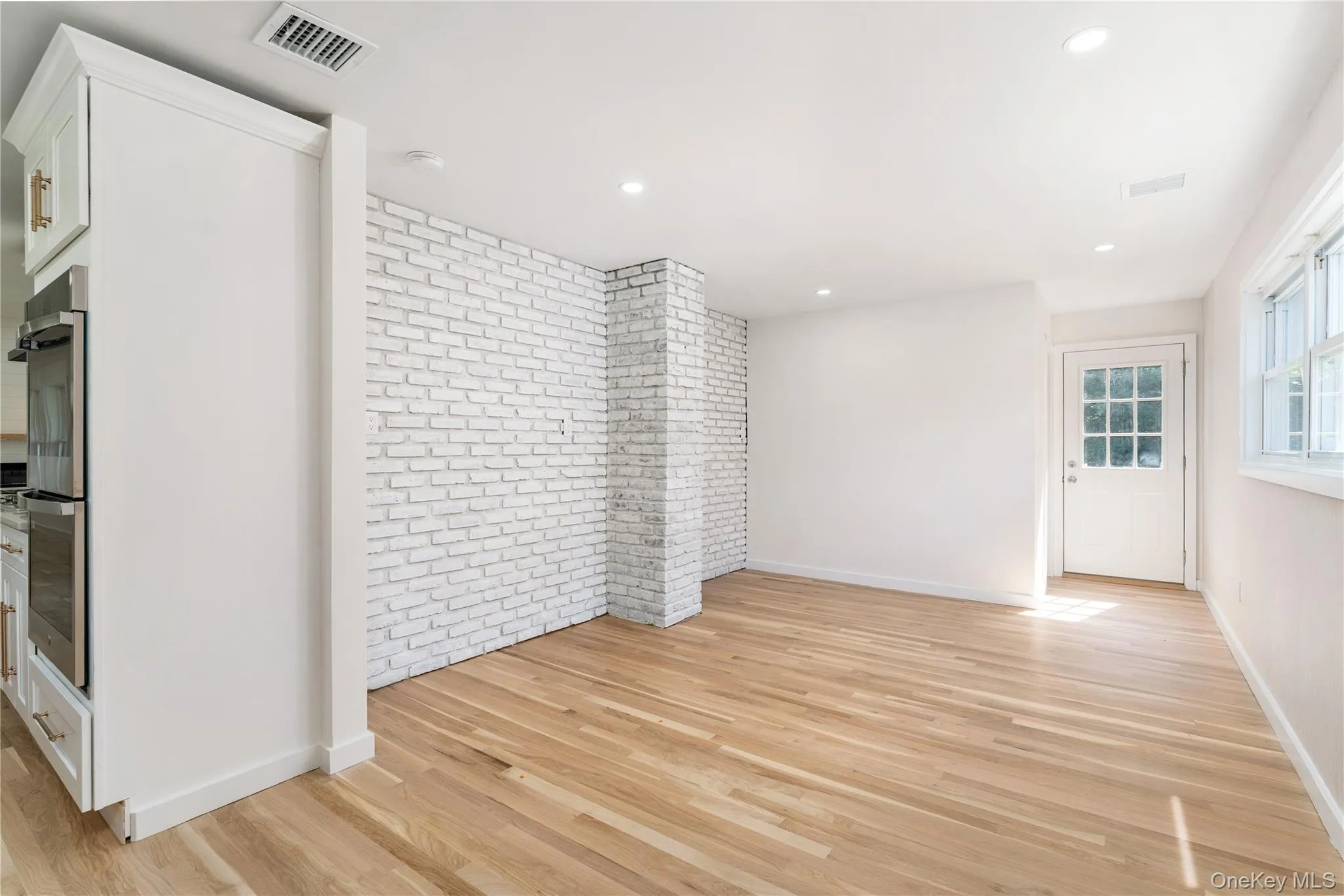 933 Thompson Drive, Islip, NY, 3 Bedrooms Bedrooms, 9 Rooms Rooms,3 BathroomsBathrooms,Residential,For Rent,Thompson,0,1030178 933 Thompson Drive, Islip, NY, 3 Bedrooms Bedrooms, 9 Rooms Rooms,3 BathroomsBathrooms,Residential,For Rent,Thompson,0,1030178