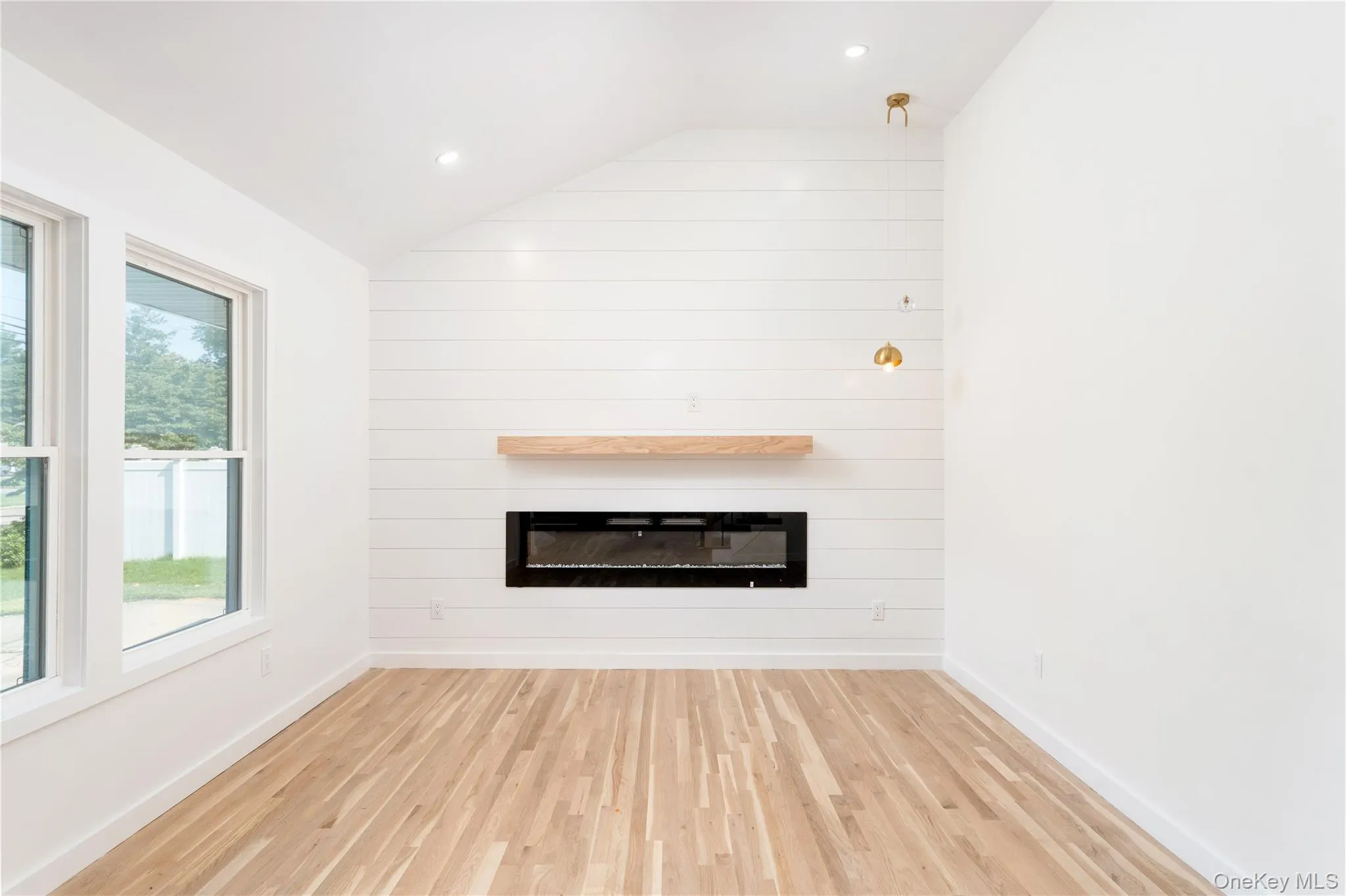 933 Thompson Drive, Islip, NY, 3 Bedrooms Bedrooms, 9 Rooms Rooms,3 BathroomsBathrooms,Residential,For Rent,Thompson,0,1030178 933 Thompson Drive, Islip, NY, 3 Bedrooms Bedrooms, 9 Rooms Rooms,3 BathroomsBathrooms,Residential,For Rent,Thompson,0,1030178