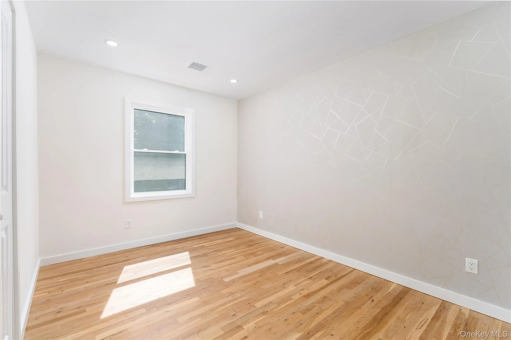 933 Thompson Drive, Islip, NY, 3 Bedrooms Bedrooms, 9 Rooms Rooms,3 BathroomsBathrooms,Residential,For Rent,Thompson,0,1030178 933 Thompson Drive, Islip, NY, 3 Bedrooms Bedrooms, 9 Rooms Rooms,3 BathroomsBathrooms,Residential,For Rent,Thompson,0,1030178