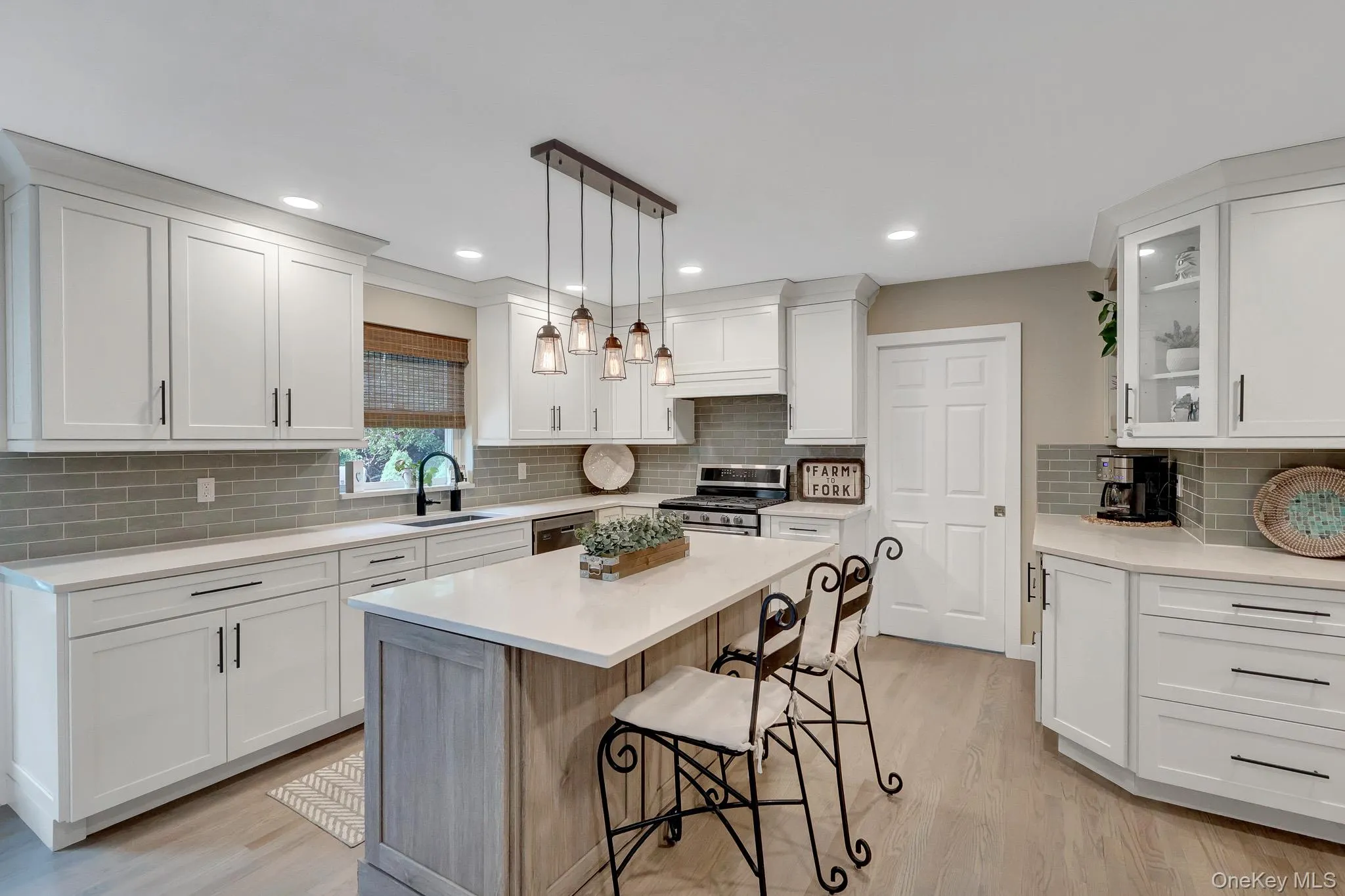 4 Apple Lane, Riverhead, NY, 4 Bedrooms Bedrooms, 10 Rooms Rooms,2 BathroomsBathrooms,Residential,For Rent,Apple,0,1030183 4 Apple Lane, Riverhead, NY, 4 Bedrooms Bedrooms, 10 Rooms Rooms,2 BathroomsBathrooms,Residential,For Rent,Apple,0,1030183