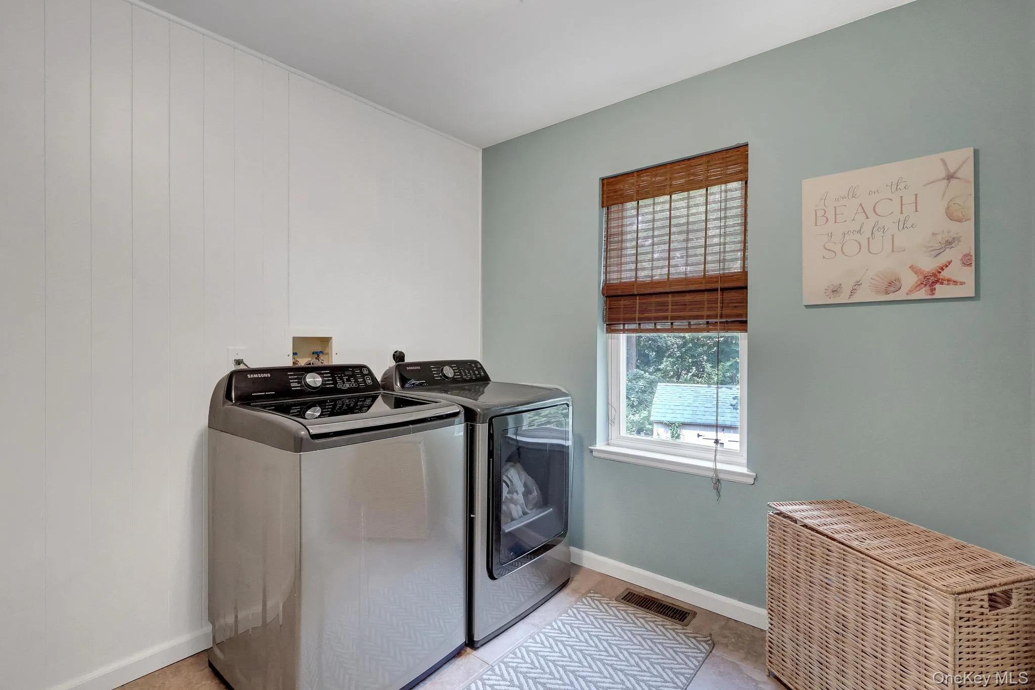 4 Apple Lane, Riverhead, NY, 4 Bedrooms Bedrooms, 10 Rooms Rooms,2 BathroomsBathrooms,Residential,For Rent,Apple,0,1030183 4 Apple Lane, Riverhead, NY, 4 Bedrooms Bedrooms, 10 Rooms Rooms,2 BathroomsBathrooms,Residential,For Rent,Apple,0,1030183