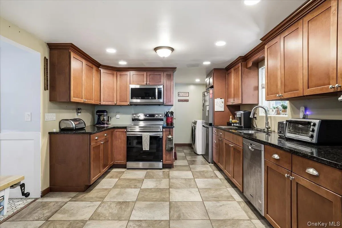 38 Appel Drive, Brookhaven, NY, 5 Bedrooms Bedrooms, 8 Rooms Rooms,2 BathroomsBathrooms,Residential,For Rent,Appel,0,1030193 38 Appel Drive, Brookhaven, NY, 5 Bedrooms Bedrooms, 8 Rooms Rooms,2 BathroomsBathrooms,Residential,For Rent,Appel,0,1030193