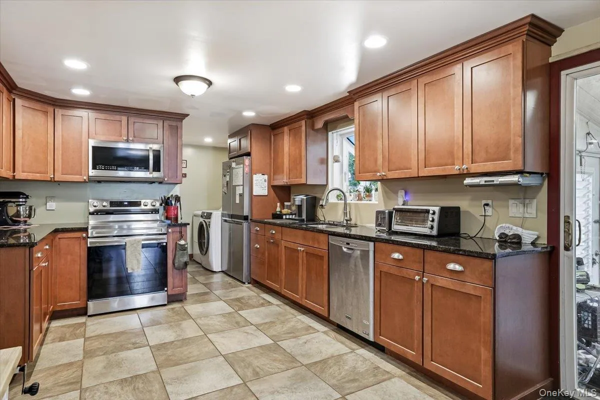 38 Appel Drive, Brookhaven, NY, 5 Bedrooms Bedrooms, 8 Rooms Rooms,2 BathroomsBathrooms,Residential,For Rent,Appel,0,1030193 38 Appel Drive, Brookhaven, NY, 5 Bedrooms Bedrooms, 8 Rooms Rooms,2 BathroomsBathrooms,Residential,For Rent,Appel,0,1030193