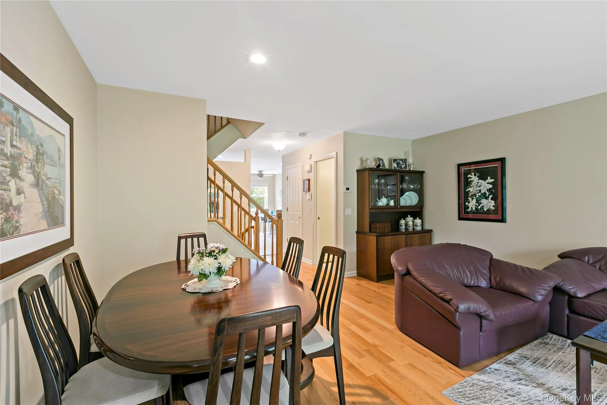 Plenty of space for your entertaining and holiday needs. Plenty of space for your entertaining and holiday needs.