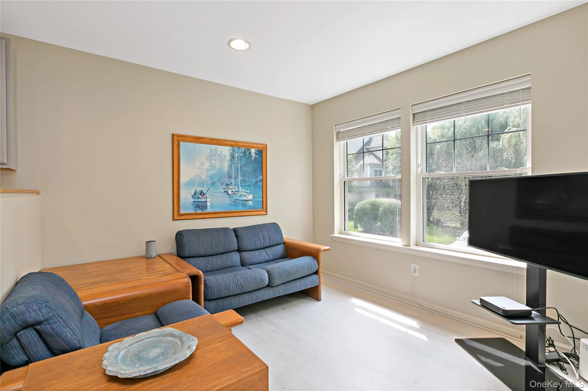 Sitting area and can this space can also be used for a larger table. Sitting area and can this space can also be used for a larger table.
