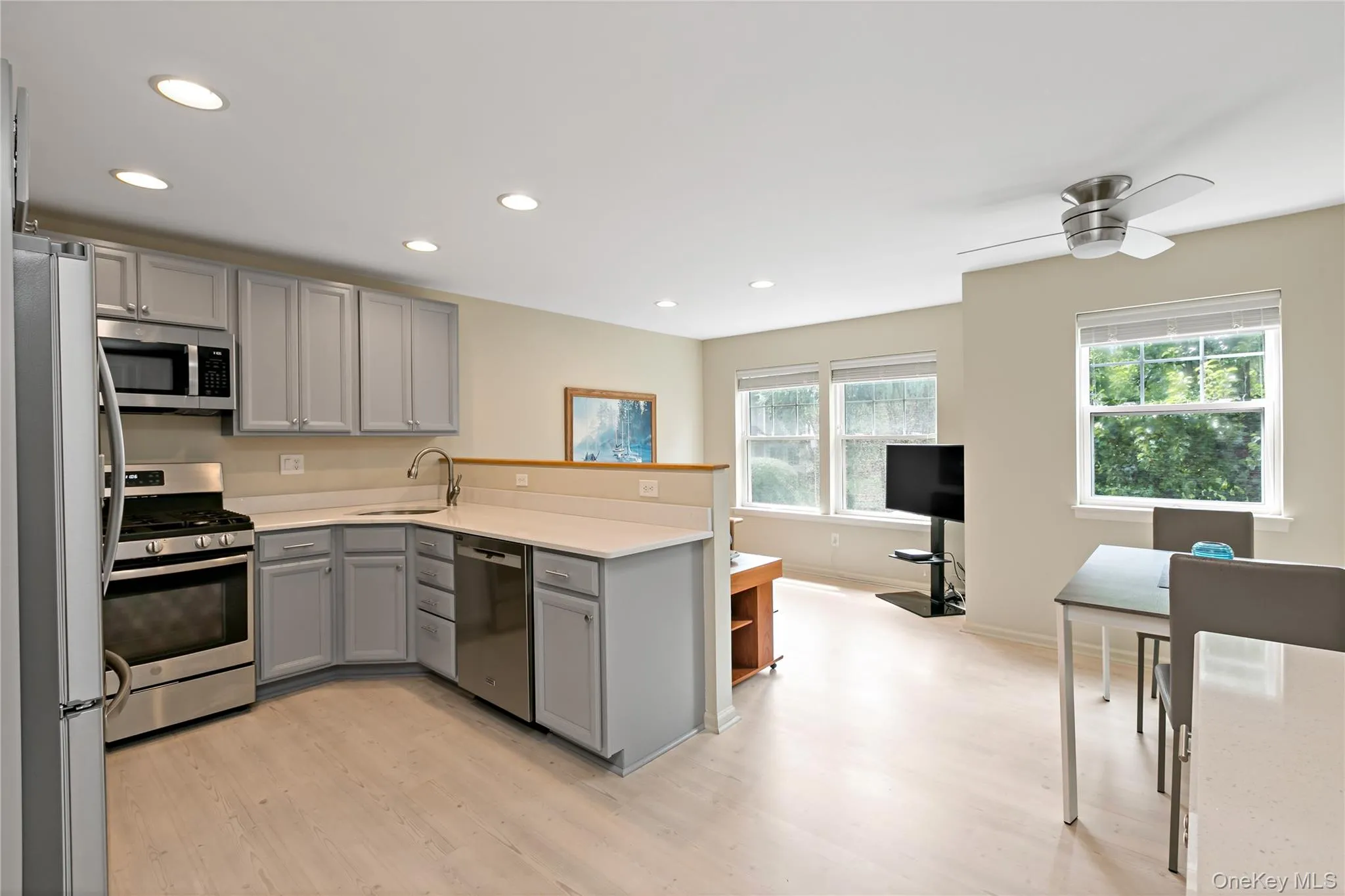 Spacious kitchen sitting room arrangement. Spacious kitchen sitting room arrangement.