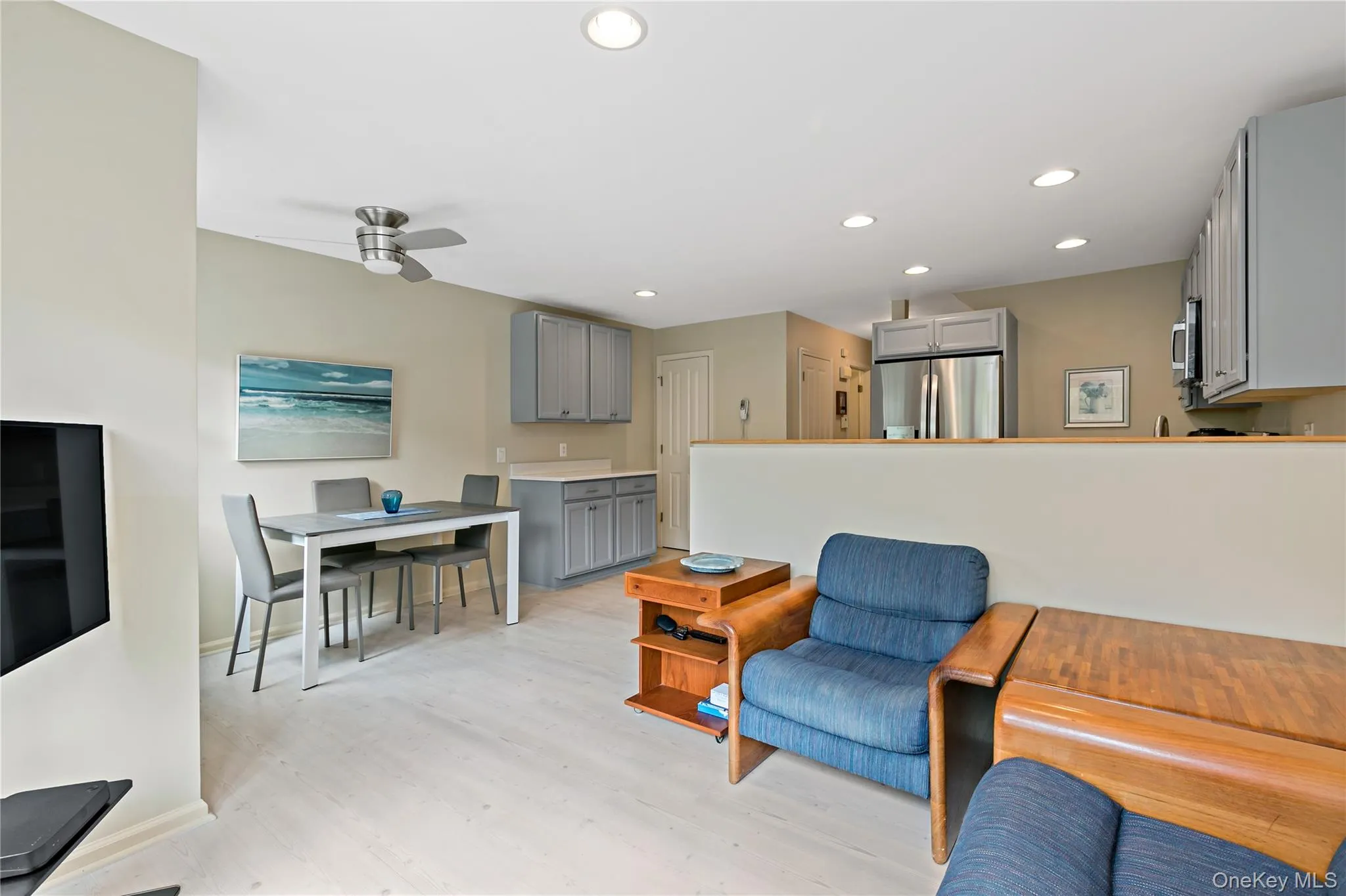 Eat in Kitchen and bonus it lives like a great room directly off the kitchen. Eat in Kitchen and bonus it lives like a great room directly off the kitchen.