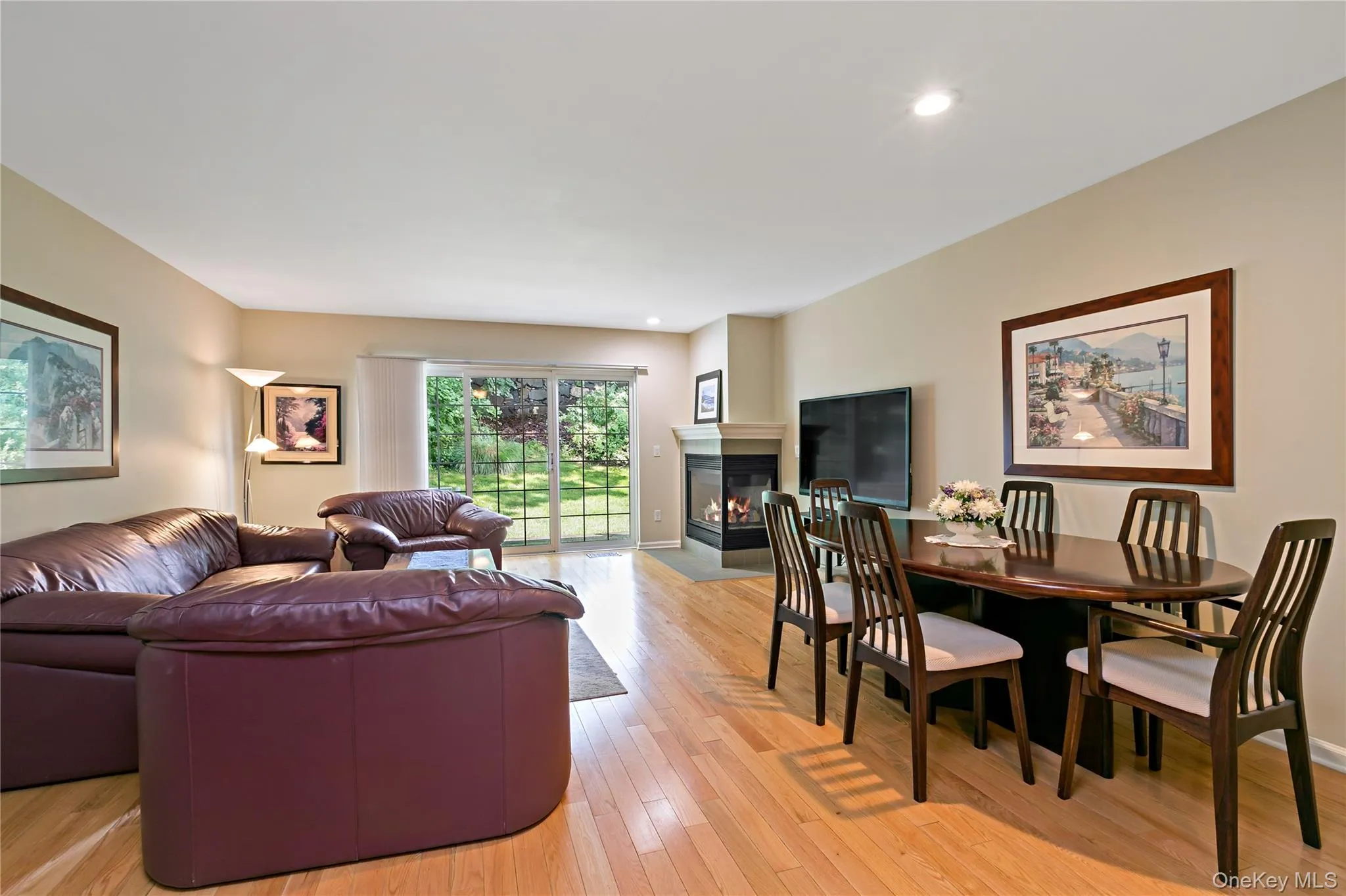 So much space for all your furniture, with recessed lighting and hardwood floors. So much space for all your furniture, with recessed lighting and hardwood floors.