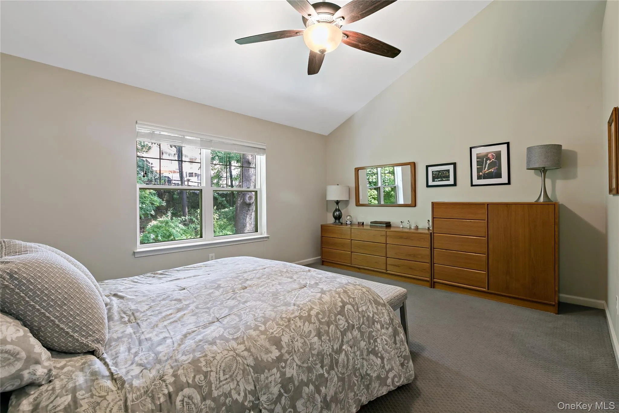 Vaulted ceiling, designer ceiling fan, double windows and so much floor space. Vaulted ceiling, designer ceiling fan, double windows and so much floor space.