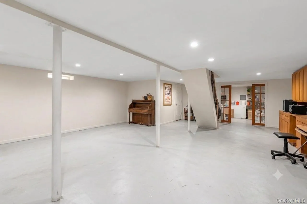 41-35 219th Street, New York, NY, 4 Bedrooms Bedrooms, 7 Rooms Rooms,2 BathroomsBathrooms,Residential,For Rent,219th,0,1030199 41-35 219th Street, New York, NY, 4 Bedrooms Bedrooms, 7 Rooms Rooms,2 BathroomsBathrooms,Residential,For Rent,219th,0,1030199