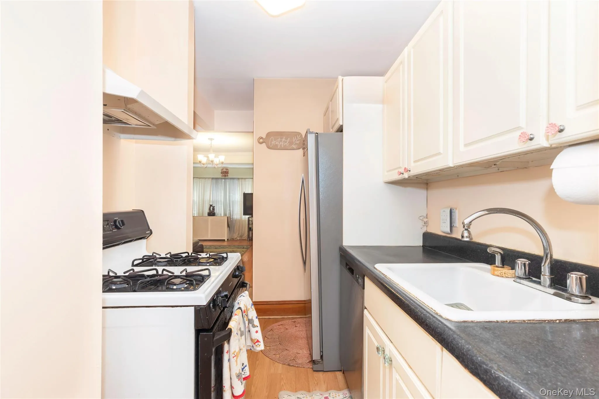 2036 Hobart Avenue, New York, NY, 2 Bedrooms Bedrooms, 5 Rooms Rooms,1 BathroomBathrooms,Residential,For Rent,Hobart,0,1030200 2036 Hobart Avenue, New York, NY, 2 Bedrooms Bedrooms, 5 Rooms Rooms,1 BathroomBathrooms,Residential,For Rent,Hobart,0,1030200
