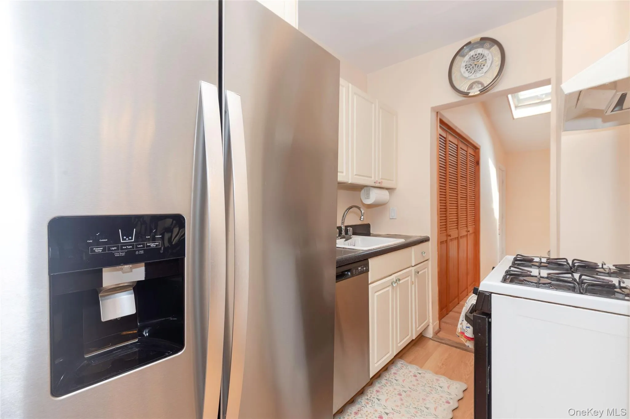 2036 Hobart Avenue, New York, NY, 2 Bedrooms Bedrooms, 5 Rooms Rooms,1 BathroomBathrooms,Residential,For Rent,Hobart,0,1030200 2036 Hobart Avenue, New York, NY, 2 Bedrooms Bedrooms, 5 Rooms Rooms,1 BathroomBathrooms,Residential,For Rent,Hobart,0,1030200