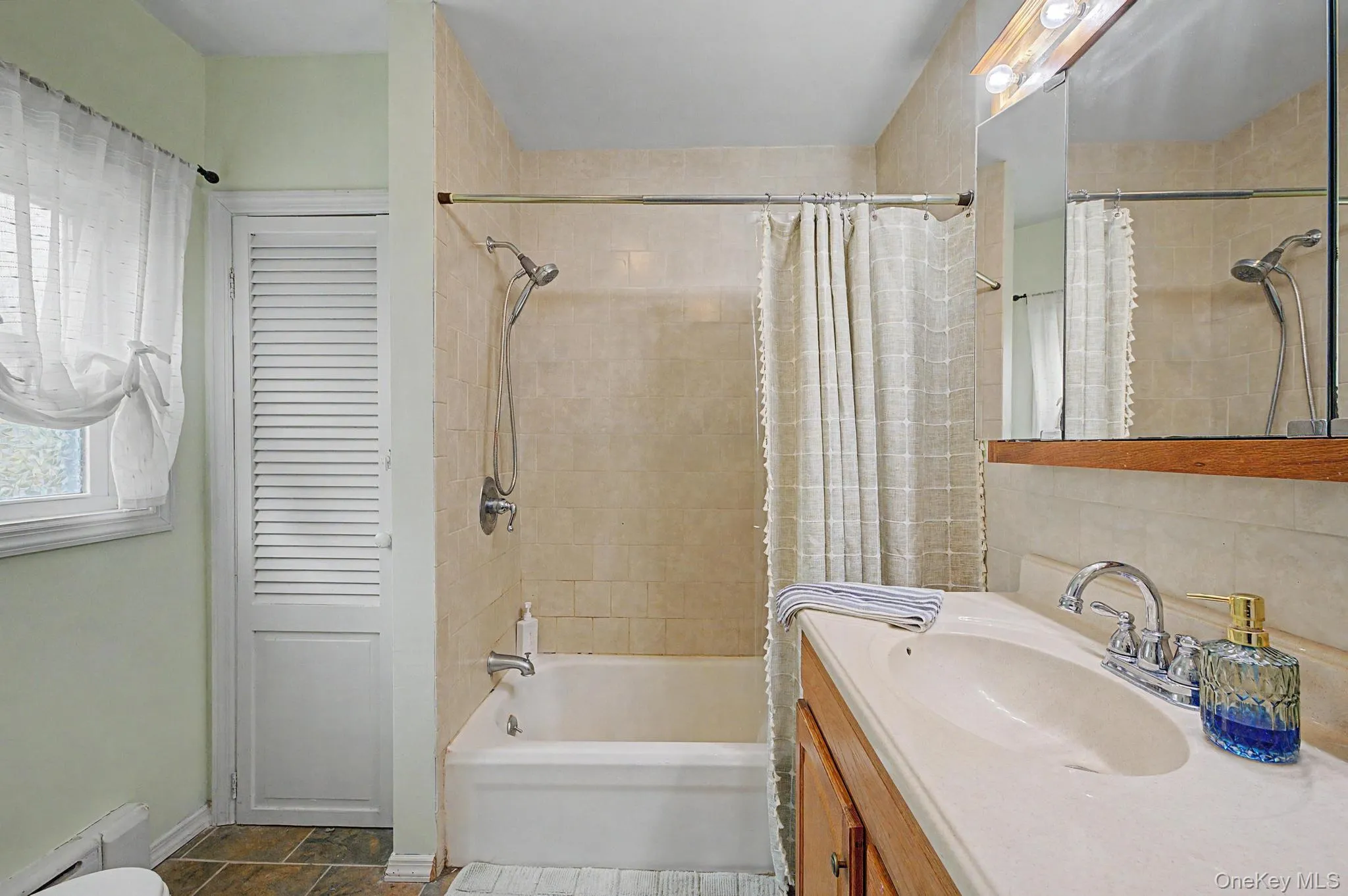 257 Elizabeth Avenue, Islip, NY, 3 Bedrooms Bedrooms, 5 Rooms Rooms,1 BathroomBathrooms,Residential,For Rent,Elizabeth,0,1030202 257 Elizabeth Avenue, Islip, NY, 3 Bedrooms Bedrooms, 5 Rooms Rooms,1 BathroomBathrooms,Residential,For Rent,Elizabeth,0,1030202