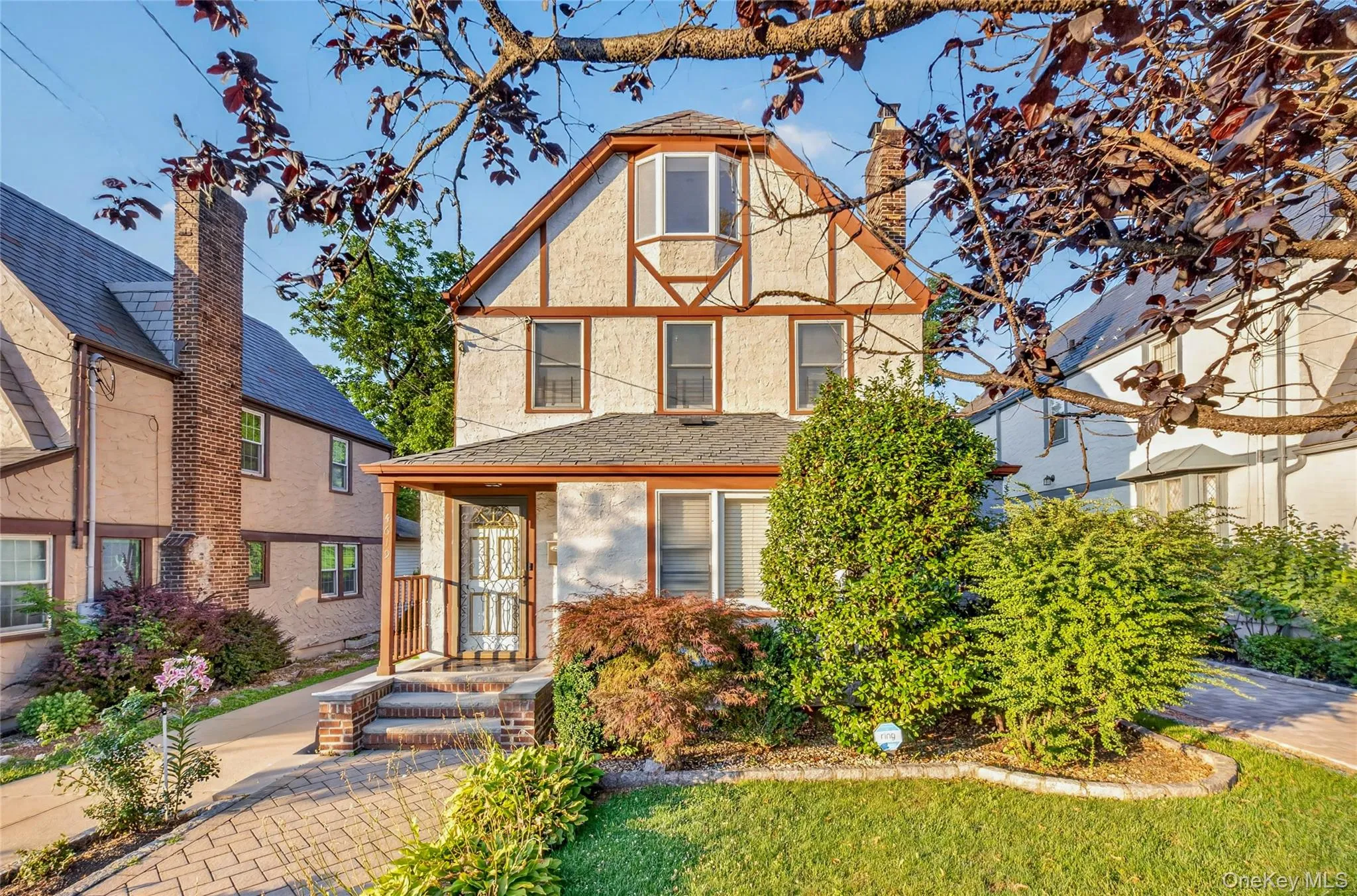 46-19 Iris Lane, North Hempstead, NY, 4 Bedrooms Bedrooms, 8 Rooms Rooms,2 BathroomsBathrooms,Residential,For Rent,Iris,0,1030208 46-19 Iris Lane, North Hempstead, NY, 4 Bedrooms Bedrooms, 8 Rooms Rooms,2 BathroomsBathrooms,Residential,For Rent,Iris,0,1030208