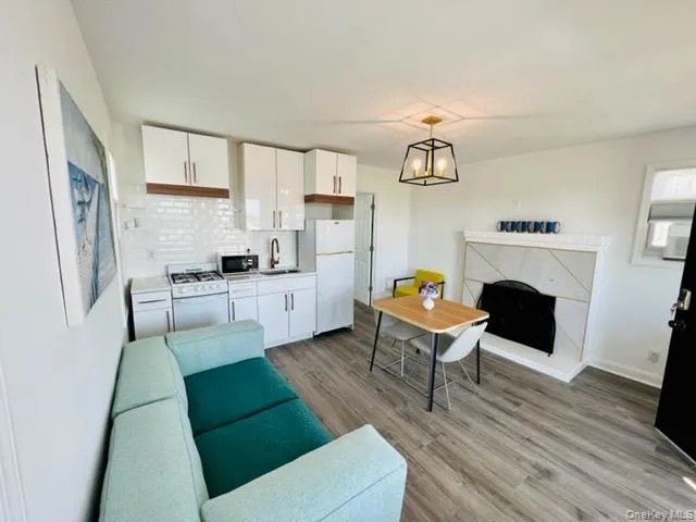 833 oceanfront, Long Beach, NY, 1 Bedroom Bedrooms, 4 Rooms Rooms,1 BathroomBathrooms,Residential Lease,For Rent,oceanfront,0,1030210 833 oceanfront, Long Beach, NY, 1 Bedroom Bedrooms, 4 Rooms Rooms,1 BathroomBathrooms,Residential Lease,For Rent,oceanfront,0,1030210