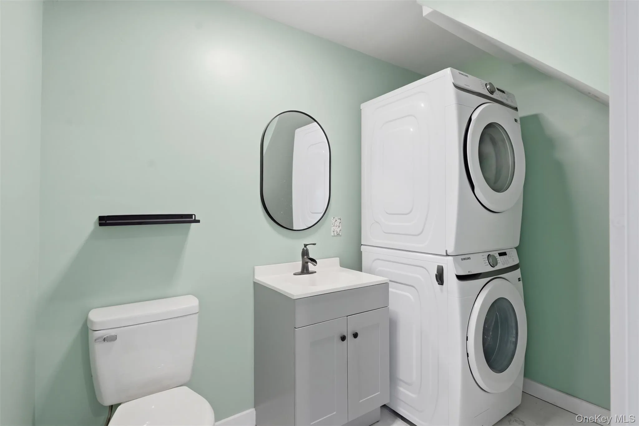 142 Railroad Avenue, Kingston (town), NY, 2 Bedrooms Bedrooms, 6 Rooms Rooms,1 BathroomBathrooms,Residential,For Rent,Railroad,0,1030218 142 Railroad Avenue, Kingston (town), NY, 2 Bedrooms Bedrooms, 6 Rooms Rooms,1 BathroomBathrooms,Residential,For Rent,Railroad,0,1030218