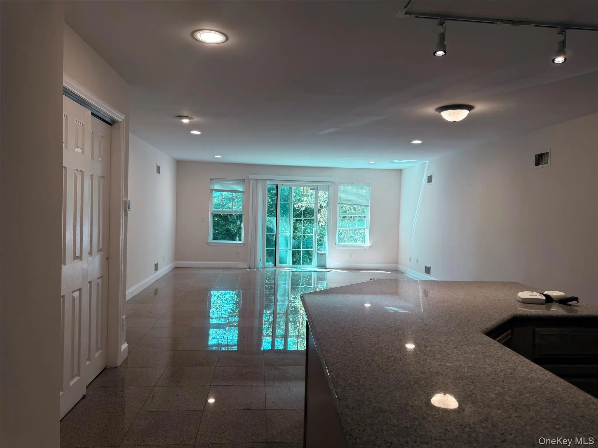 12 Yennicock Avenue, North Hempstead, NY, 2 Bedrooms Bedrooms, 6 Rooms Rooms,3 BathroomsBathrooms,Residential Lease,For Rent,Yennicock,0,1030224 12 Yennicock Avenue, North Hempstead, NY, 2 Bedrooms Bedrooms, 6 Rooms Rooms,3 BathroomsBathrooms,Residential Lease,For Rent,Yennicock,0,1030224