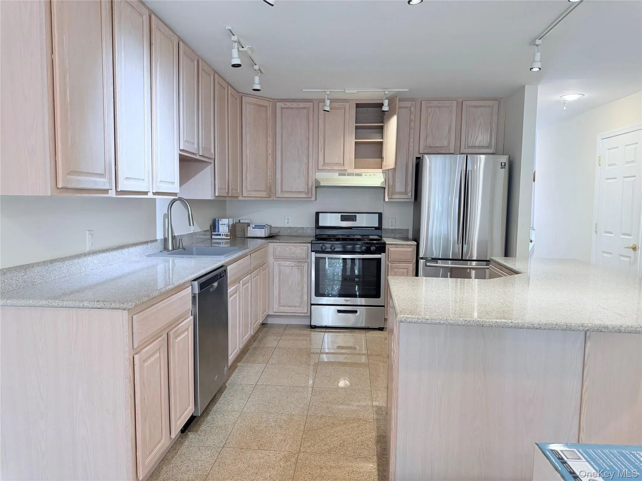 12 Yennicock Avenue, North Hempstead, NY, 2 Bedrooms Bedrooms, 6 Rooms Rooms,3 BathroomsBathrooms,Residential Lease,For Rent,Yennicock,0,1030224 12 Yennicock Avenue, North Hempstead, NY, 2 Bedrooms Bedrooms, 6 Rooms Rooms,3 BathroomsBathrooms,Residential Lease,For Rent,Yennicock,0,1030224