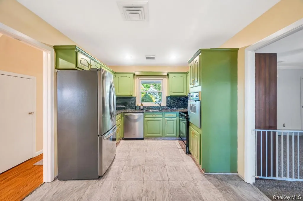 38 Barker Drive, Brookhaven, NY, 6 Bedrooms Bedrooms, 10 Rooms Rooms,3 BathroomsBathrooms,Residential Lease,For Rent,Barker,0,1030225 38 Barker Drive, Brookhaven, NY, 6 Bedrooms Bedrooms, 10 Rooms Rooms,3 BathroomsBathrooms,Residential Lease,For Rent,Barker,0,1030225