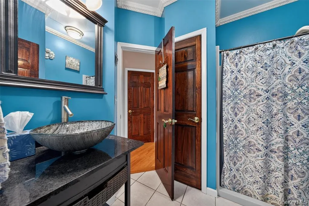 First Floor bathroom with access to bedroom/Home office First Floor bathroom with access to bedroom/Home office