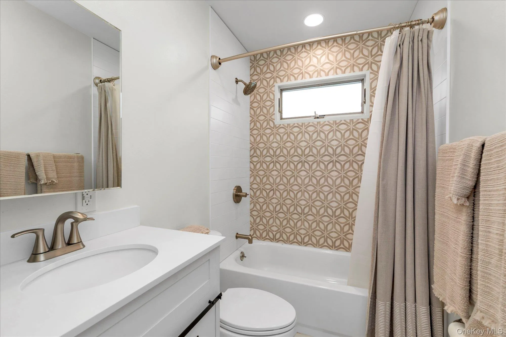 583 Erie Avenue, Babylon, NY, 6 Bedrooms Bedrooms, 15 Rooms Rooms,3 BathroomsBathrooms,Residential,For Rent,Erie,0,1030232 583 Erie Avenue, Babylon, NY, 6 Bedrooms Bedrooms, 15 Rooms Rooms,3 BathroomsBathrooms,Residential,For Rent,Erie,0,1030232
