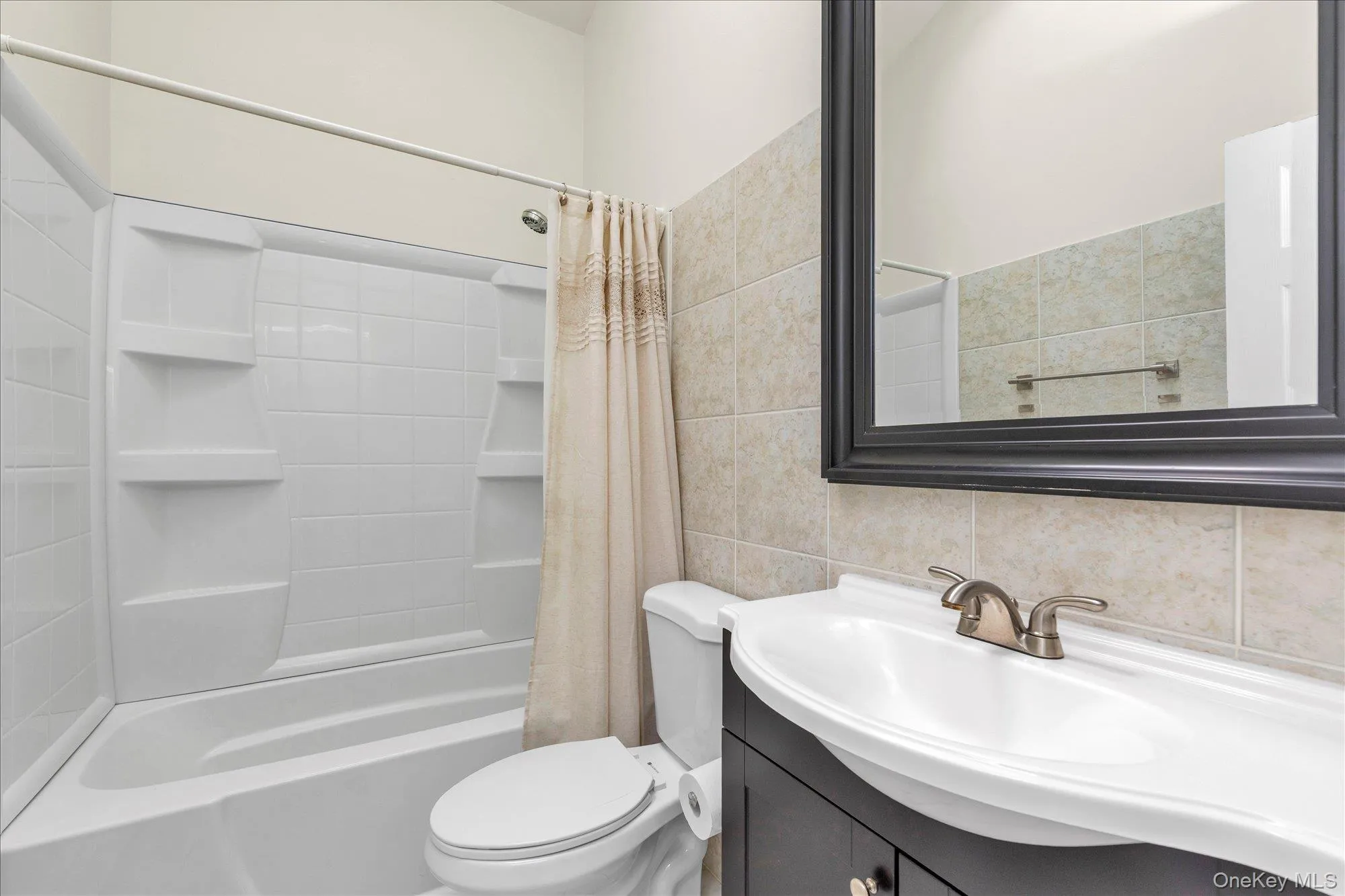 583 Erie Avenue, Babylon, NY, 6 Bedrooms Bedrooms, 15 Rooms Rooms,3 BathroomsBathrooms,Residential,For Rent,Erie,0,1030232 583 Erie Avenue, Babylon, NY, 6 Bedrooms Bedrooms, 15 Rooms Rooms,3 BathroomsBathrooms,Residential,For Rent,Erie,0,1030232